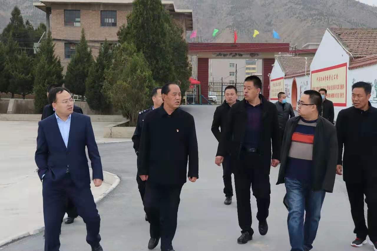 安定区副区长王国杰同志来我校指导工作.jpg